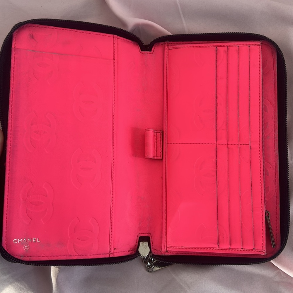 Chanel Black Quilted Leather Wallet RARE VINTAGE HOT PINK INTERIOR - Picture 4 of 4